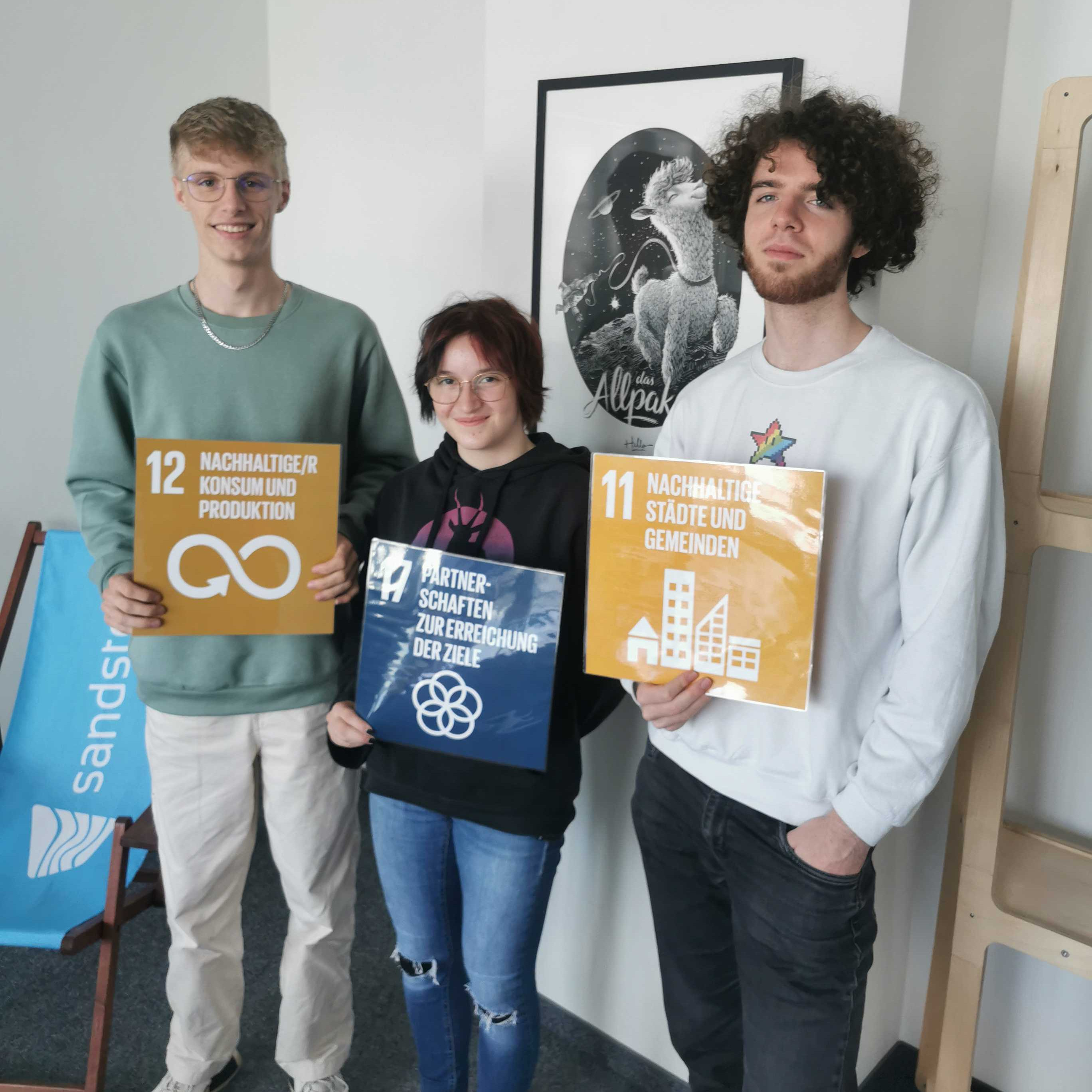Studis Johannes, Finja und Hanno zeigen ihre wichtigstens SDGs
