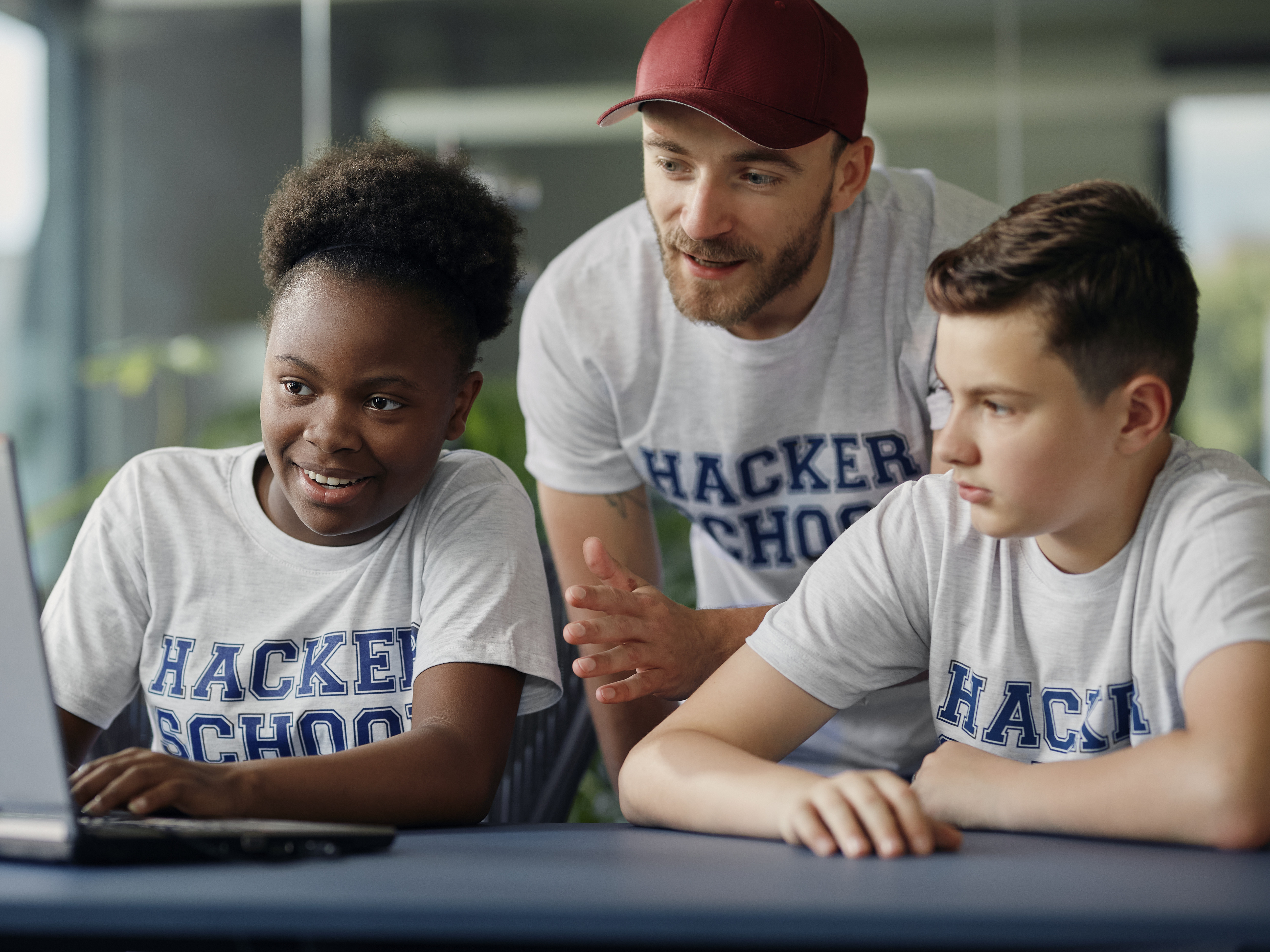 Hacker School: Erfahrene EntwicklerInnen zeigen Kindern und Jugendlichen, wie Programmieren funktioniert.