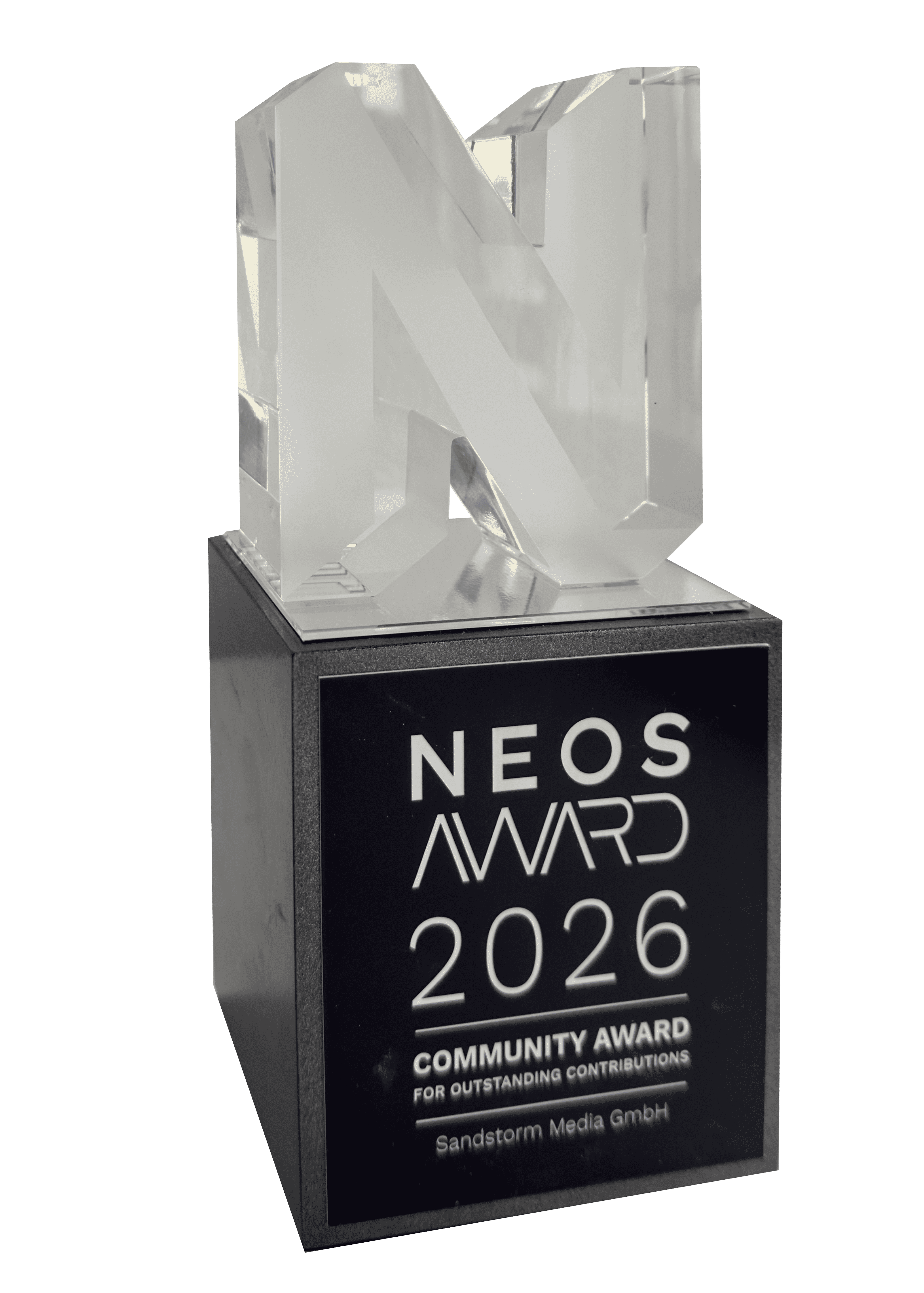 KI generiert: Das Bild zeigt eine Trophäe mit der Aufschrift "NEOS AWARD 2020", die für den NEOS CMS Dedication Award vergeben wurde. Der Preis ging an "Sandstorm" für die 360° Content Commerce Platform.