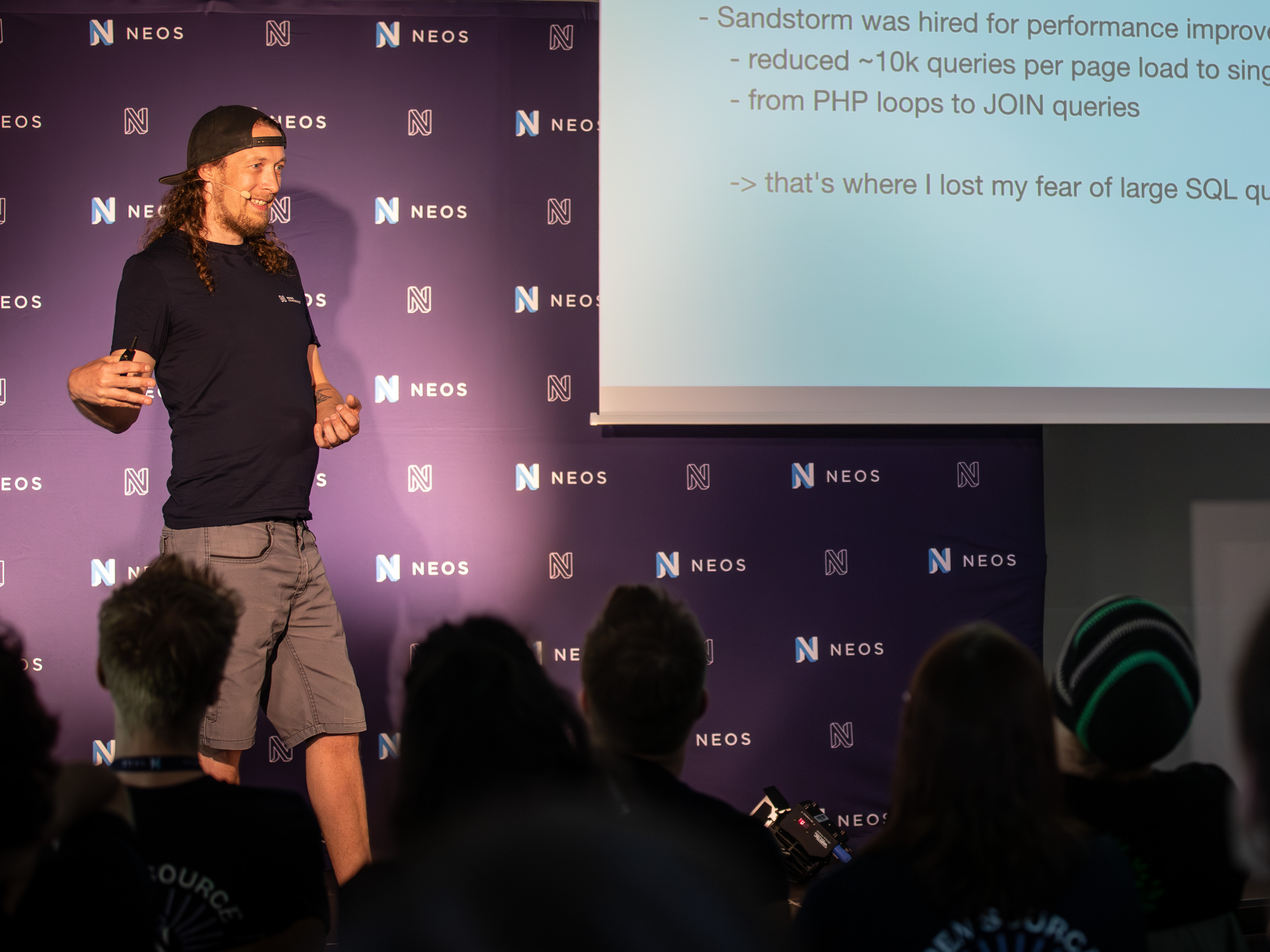 Tobias Gruber auf der Neos Konferenz Bühne