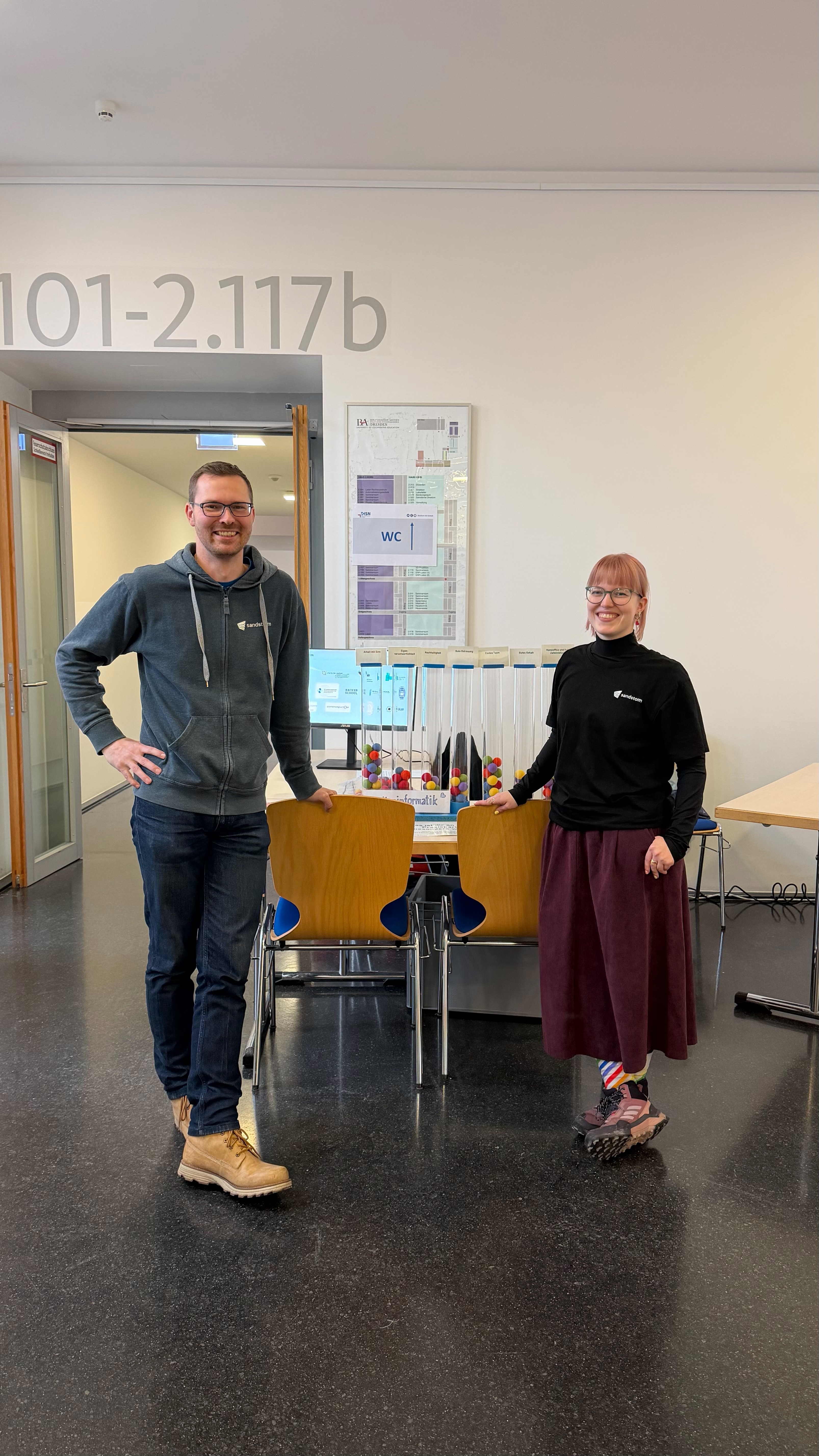 Tobi und Mara am Sandstorm-Stand zum Hochschultag an der DHSN