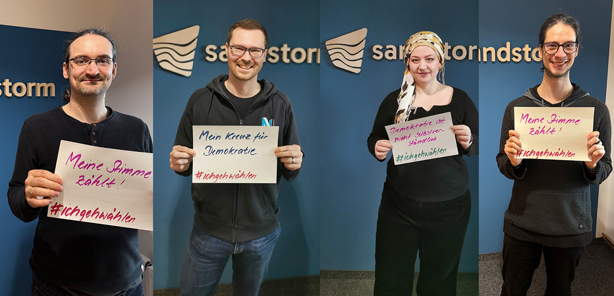 KI generiert: Das Bild zeigt vier Personen, die Schilder mit Botschaften zur Bedeutung der Teilnahme an Wahlen hochhalten, vor dem Hintergrund eines Firmenlogos.