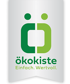 KI generiert: Das Bild zeigt ein Logo mit dem Schriftzug "ökokiste" und dem Slogan "Einfach. Wertvoll." in Grüntönen. Das Design des Logos besteht aus zwei stilisierten, symmetrischen Formen, die aneinander grenzen.