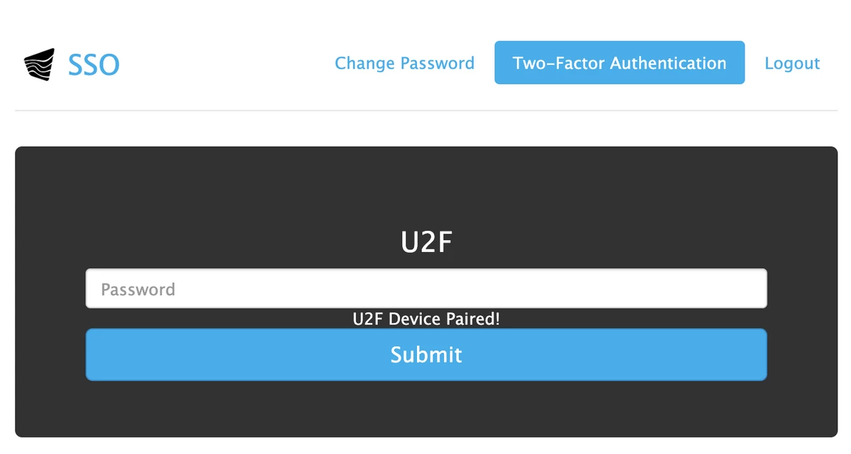 KI generiert: Das Bild zeigt eine Benutzeroberfläche für SSO (Single Sign-On) mit einer Option zur Eingabe eines Passworts und einem Hinweis, dass ein U2F-Gerät gekoppelt wurde. Es gibt auch Optionen zur Passwortänderung, Zwei-Faktor-Authentifizierung und Abmeldung.