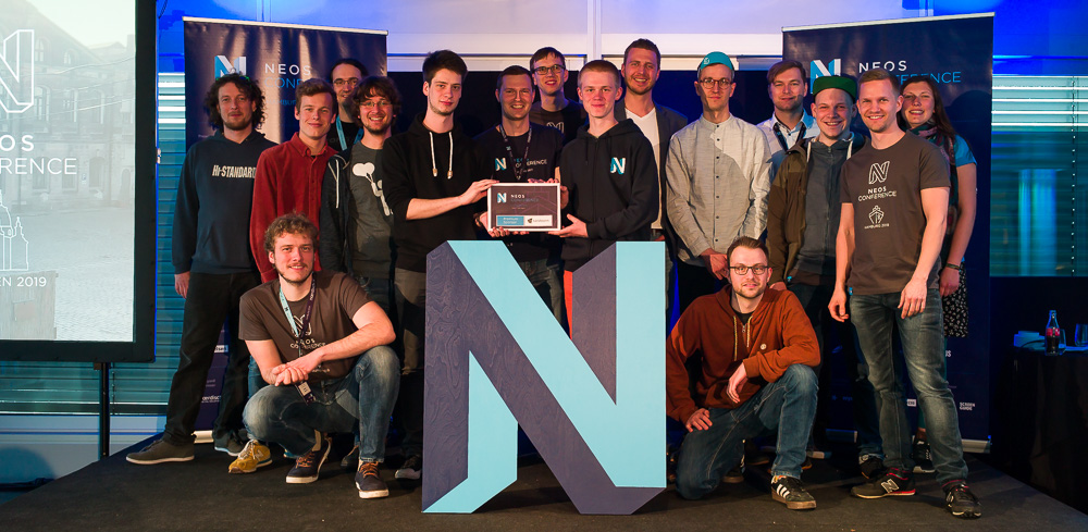 Gruppenfoto des Sandstorm-Teams auf der Neos Conference