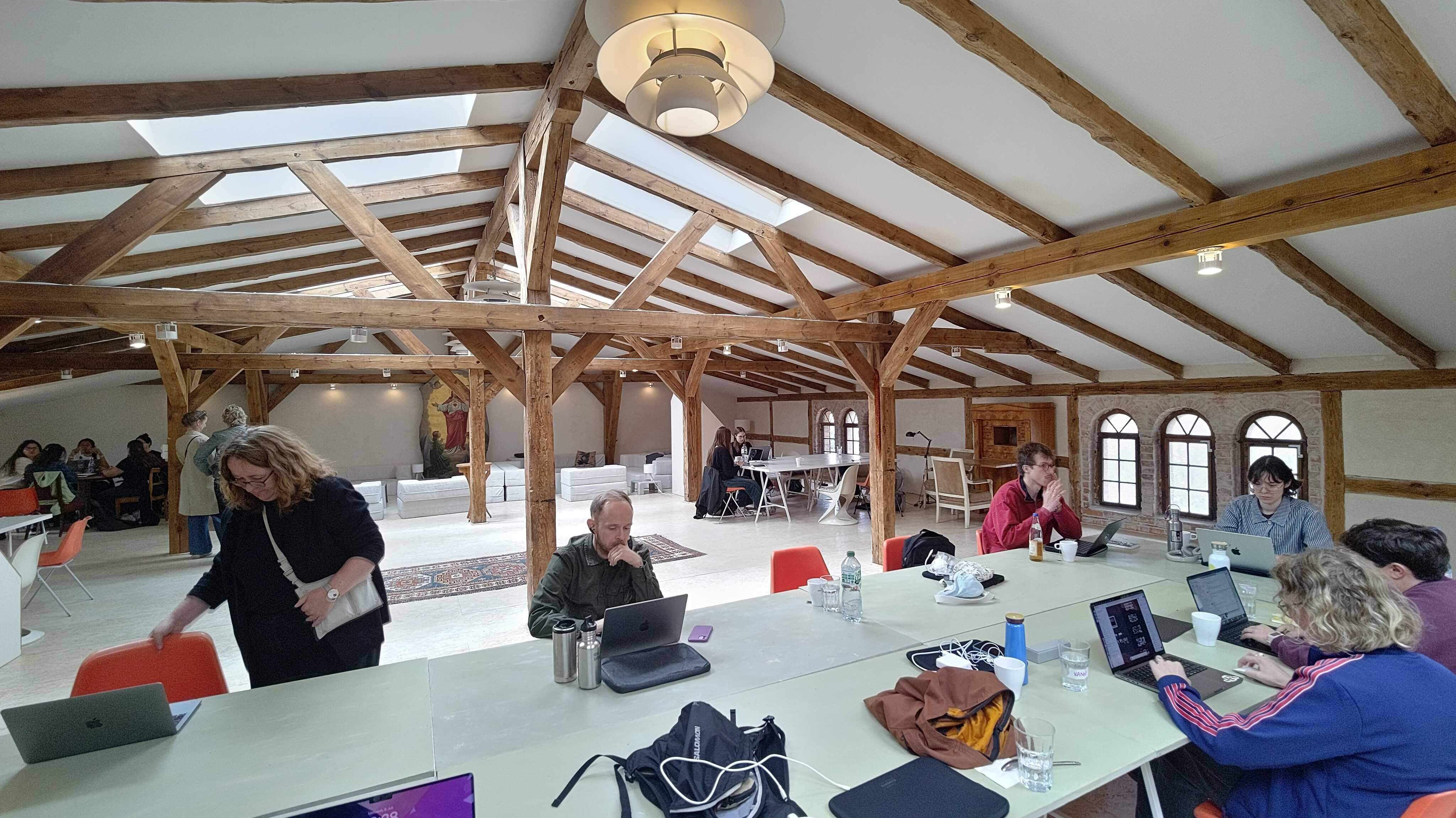 Schöne Arbeitsatmosphäre auf dem Dachboden in Drahnsdorf Spreewald 